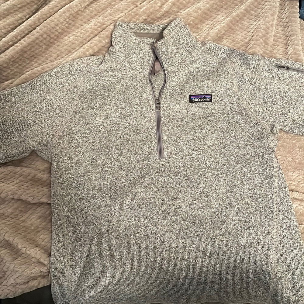 Patagonia mid zip pull over. Worn a few times, in good condition